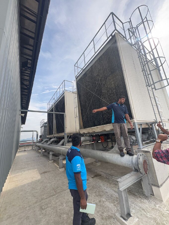 Mavis Eco Cool technician performing aircon chemical wash in Subang Jaya home